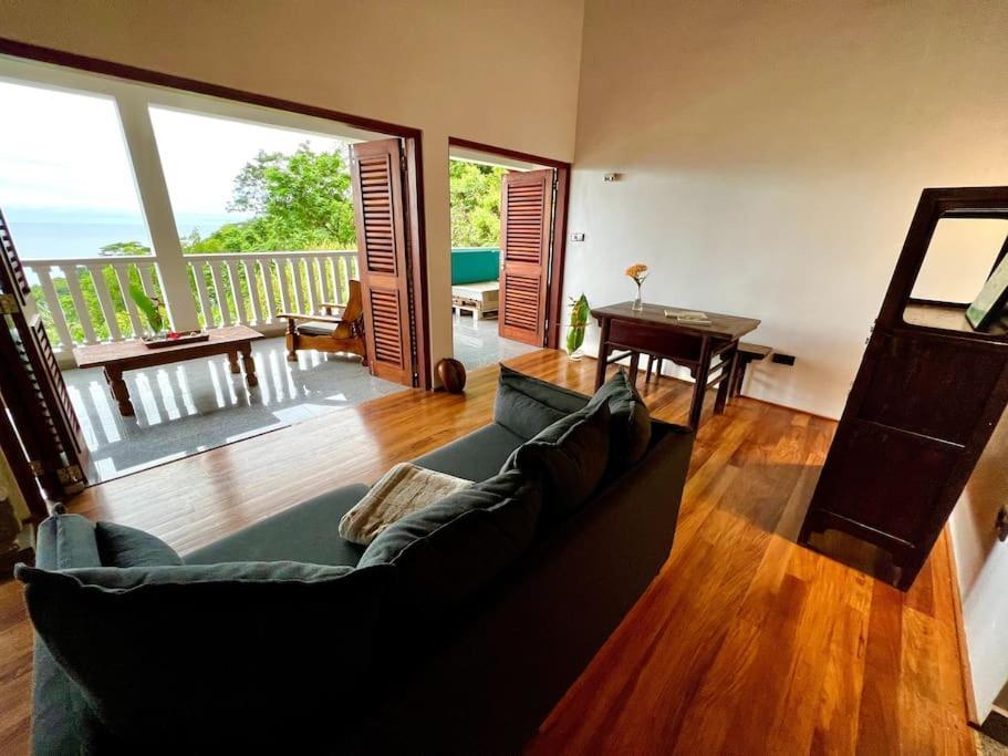 Hilltop South - Villa Bougainville Takamaka Exterior photo